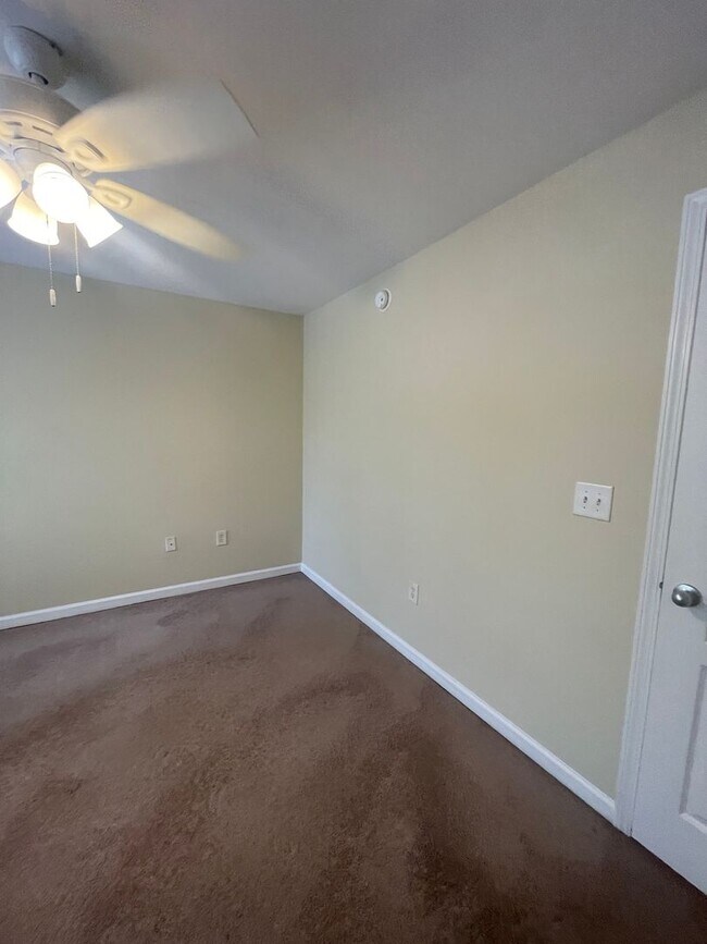 Building Photo - 15-1529 Gutleber