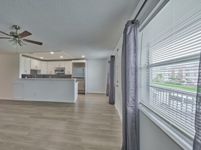 Building Photo - 227 Castlewood Dr