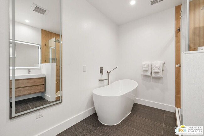 Building Photo - 73552 Feather Trail