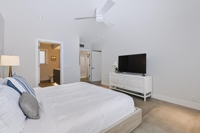 Building Photo - 604 N Ocean Blvd