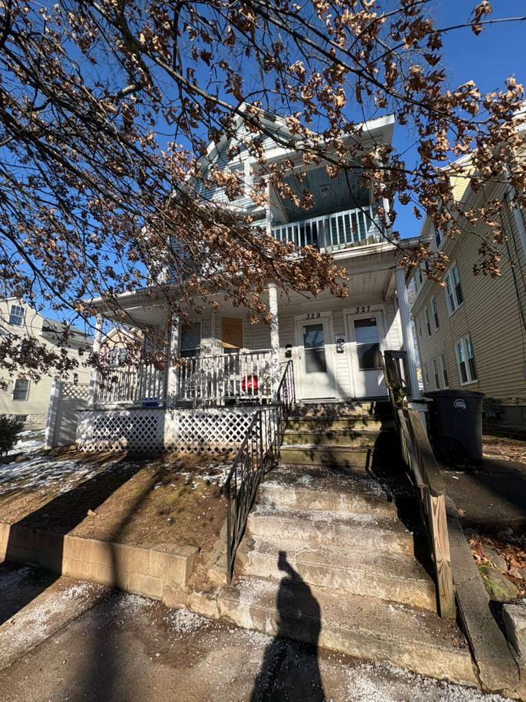 Building Photo - 327 Bassett St