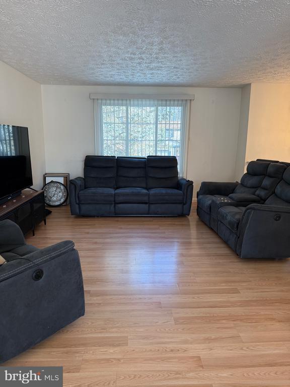 Building Photo - 8291 Raindrop Way