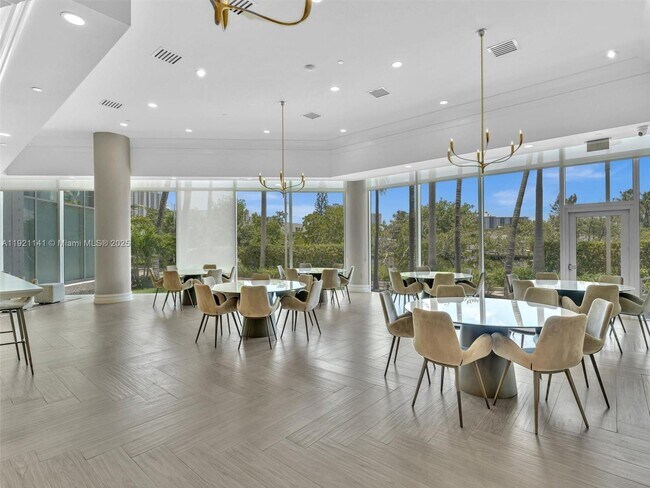 Building Photo - 16500 Collins Ave