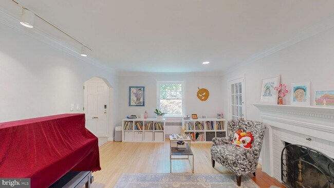 Building Photo - 8403 Bradmoor Dr