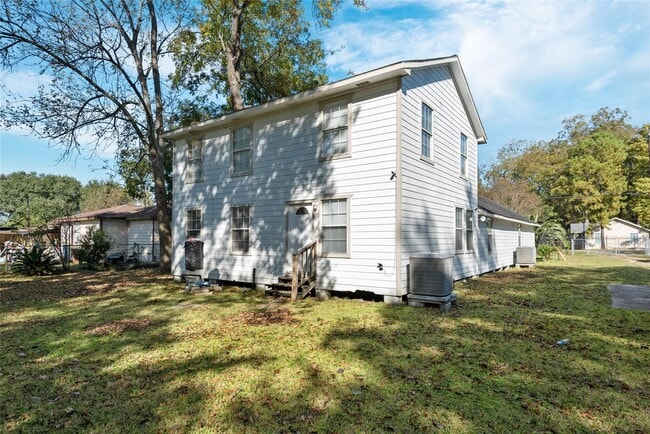 Building Photo - 1728 Connorvale Rd