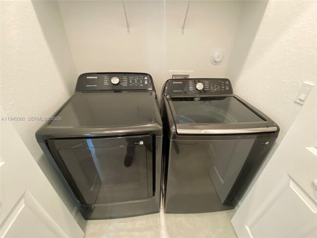 Building Photo - 211 SW 159th Ter