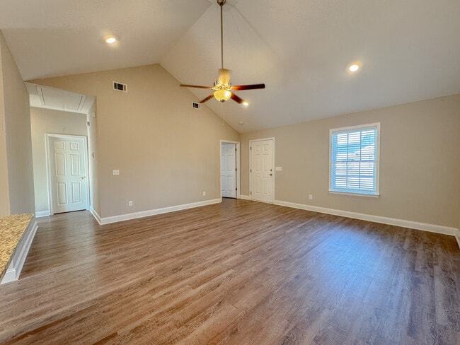 Building Photo - 215 Way Bill Cir