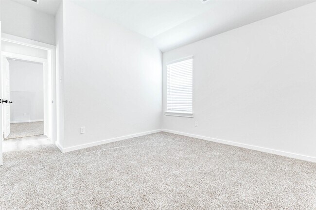 Building Photo - 6422 Pomona Ct