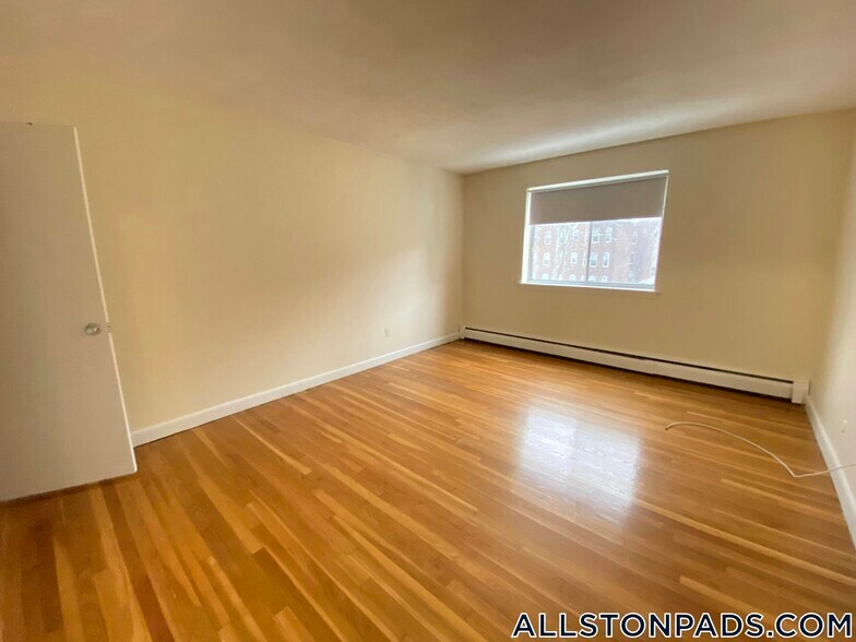 Building Photo - 84 Gardner St