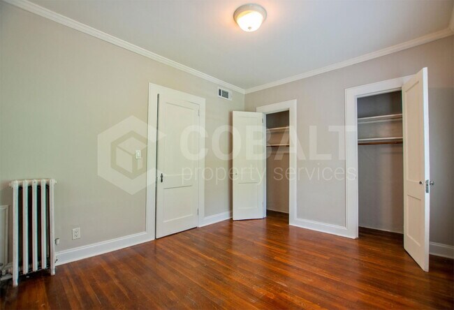 Building Photo - 674 Somerset Terrace NE