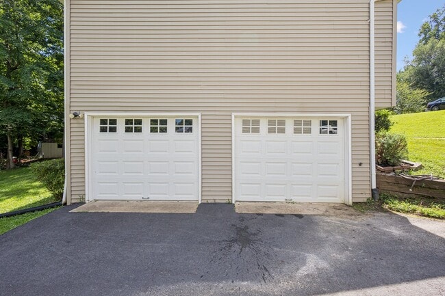 Building Photo - 20 Cherry Laurel Dr