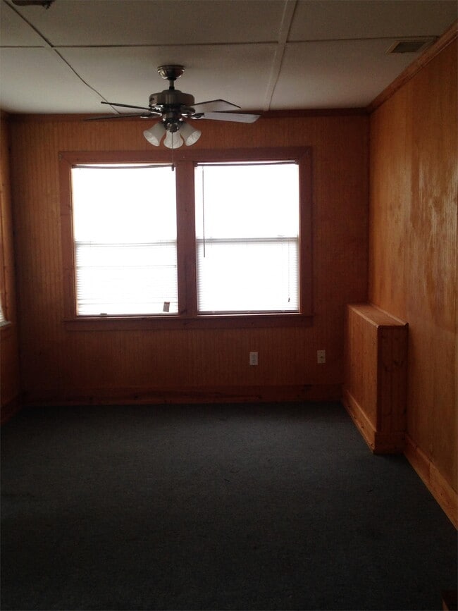Building Photo - 900 Texaco St