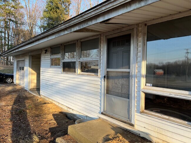 Building Photo - 9018 Columbus Rd