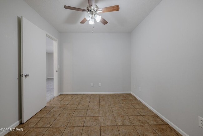 Building Photo - 7813 N Lagoon Dr