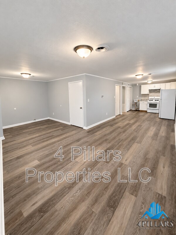 Building Photo - 4030 Alexander Ave