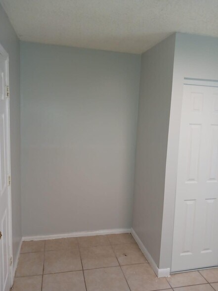 Building Photo - 6415 Sable Woods Dr E