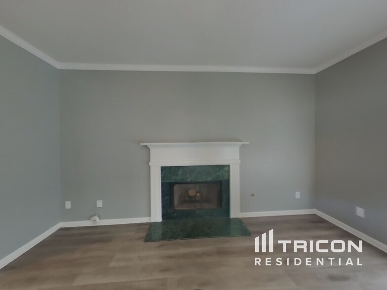 Building Photo - 1315 Bridle Path Dr