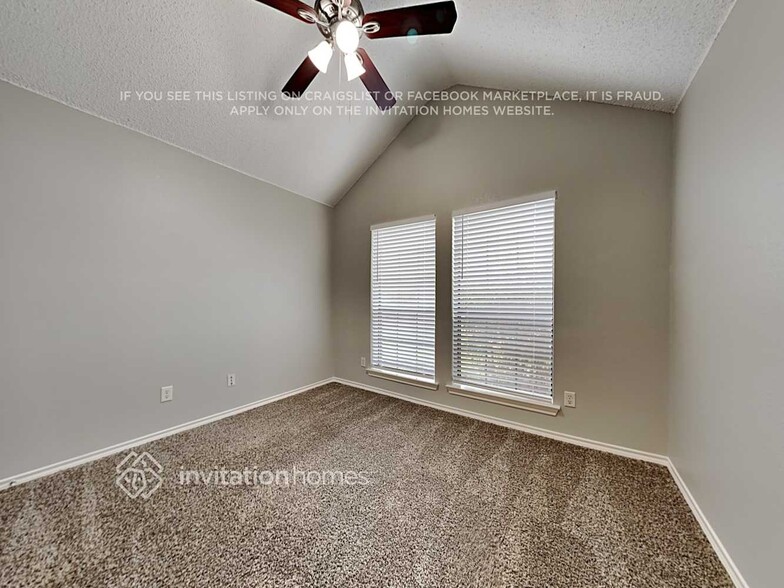Building Photo - 1117 Park Glen
