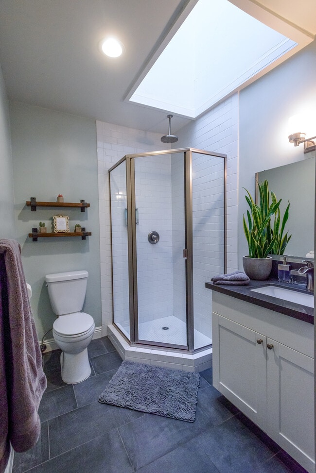 3034 Beech St Bathroom - 1505 Fern Street