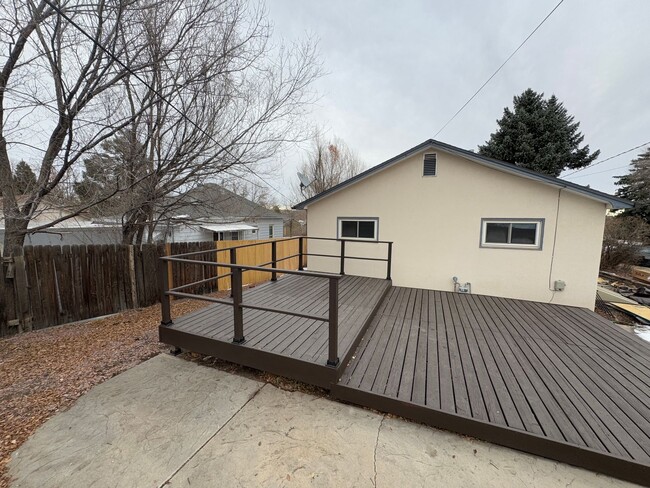 Building Photo - Charming Newly Remodeled 3-Bedroom Ranch Home with Modern Upgrades!