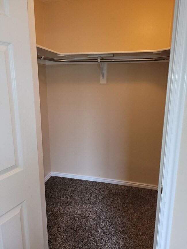 Building Photo - 2 Bed, 1.5 Bath Townhome in North Ogden with Private Patio – 2 Weeks Free Rent!