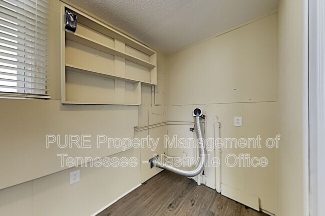 Building Photo - 537 Whispering Hills Dr
