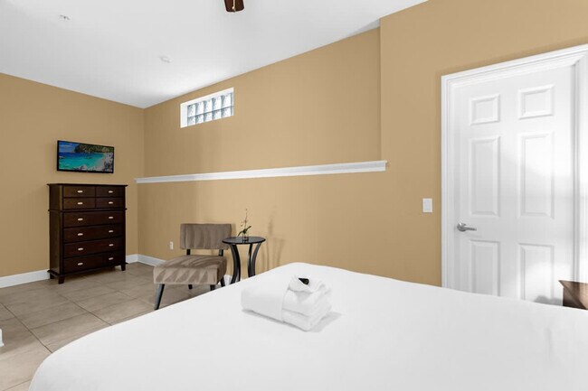 Building Photo - 14590 Damai Ln