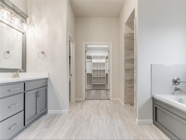 Building Photo - You Could Call This Beautiful 4-Bed, 2-Bat...