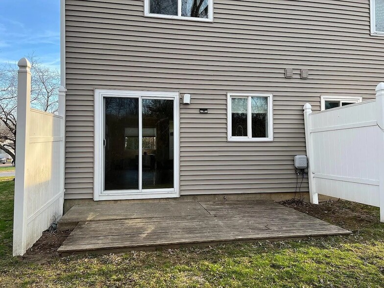 Rear Patio/Deck Area - O1 Grandview Dr