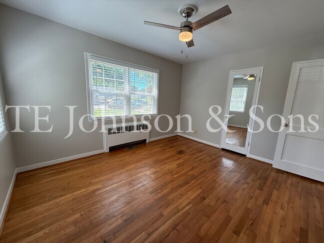 Building Photo - A Great Condo close to Atrium Health and Park