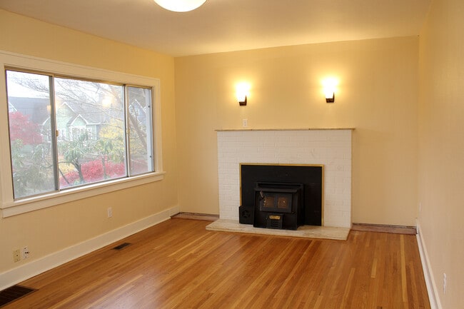 Building Photo - 3423 NE 54th Ave