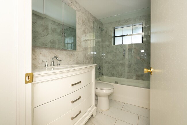 Building Photo - 300 Inlet Way