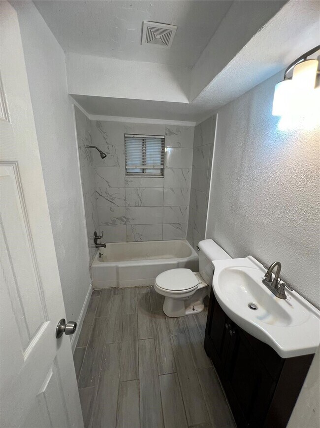 Building Photo - 5911 Grace Ln