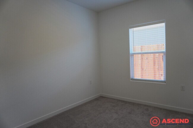 Building Photo - 8206 Wandesford Dr