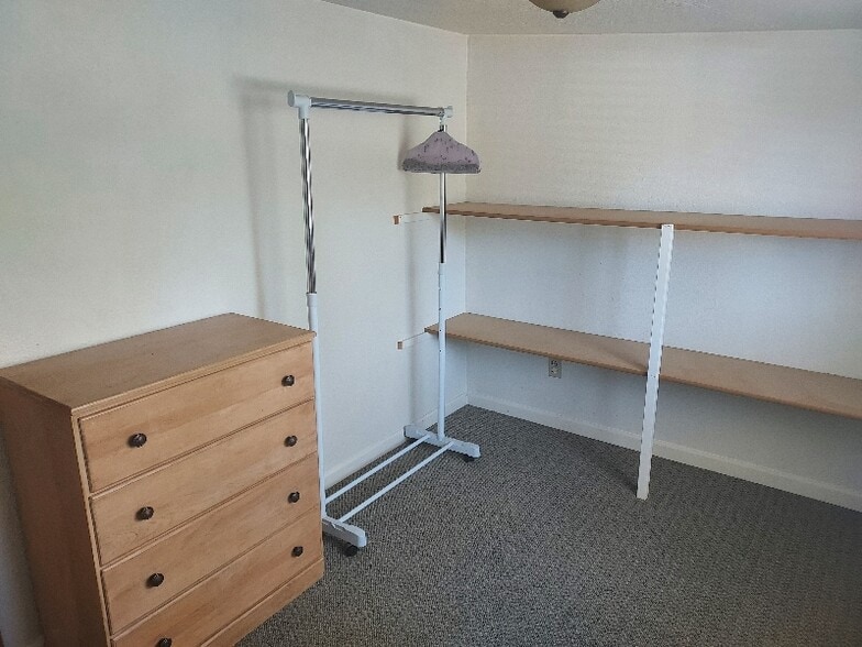 Building Photo - 4601 SE Booth Bend Rd