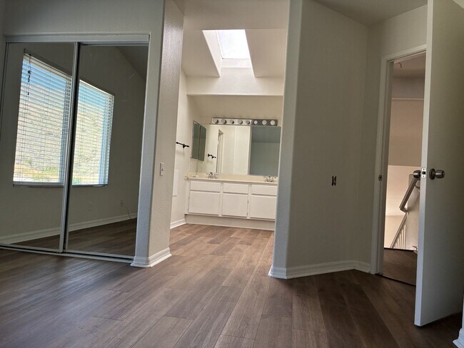 Building Photo - Newly Updated 4-bedroom, 3-bathroom home located in a great area of San Bernardino