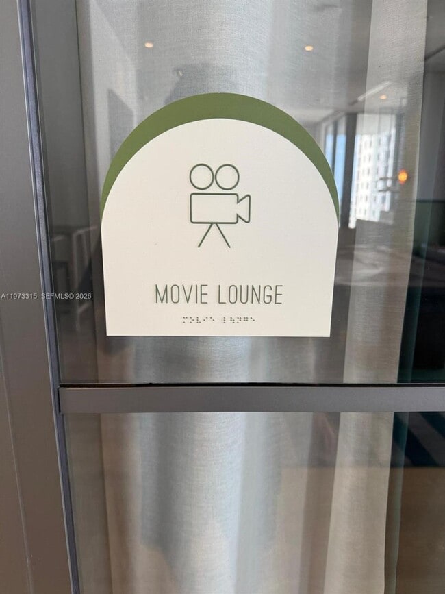 Building Photo - 11 NE 6th St