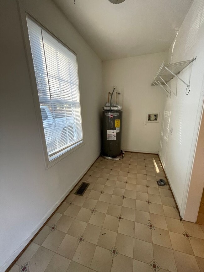 Building Photo - Adorable Rancher Style Home