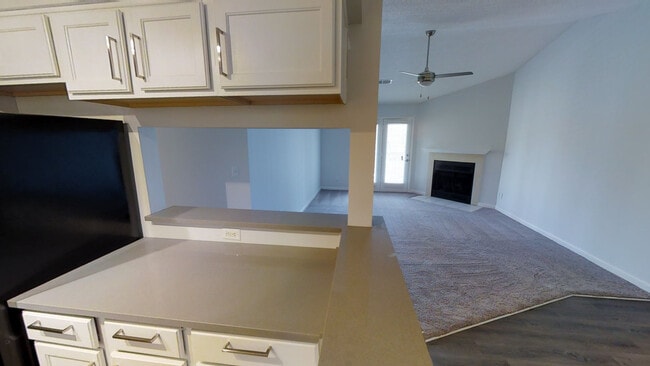 Kitchen / Living - Lakestone