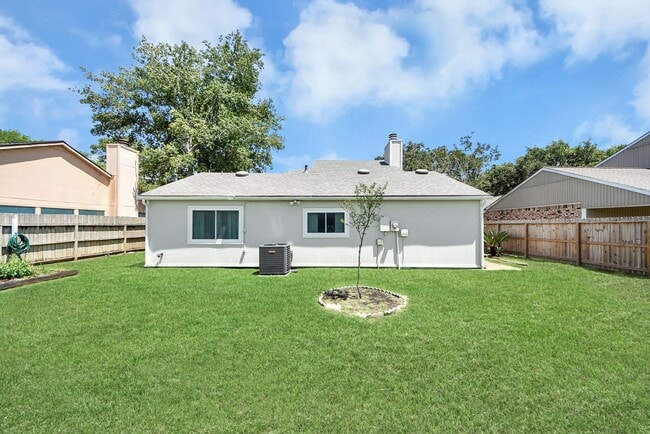 Building Photo - 18019 Autumn Hills Dr