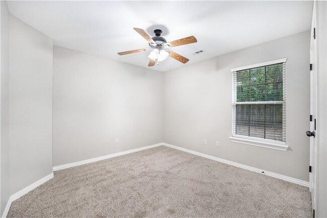 Building Photo - 1536 N Oakhaven Pl