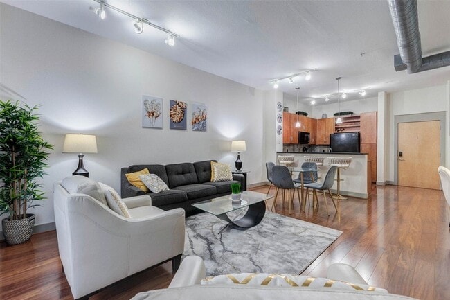 Building Photo - 1901 Post Oak Blvd