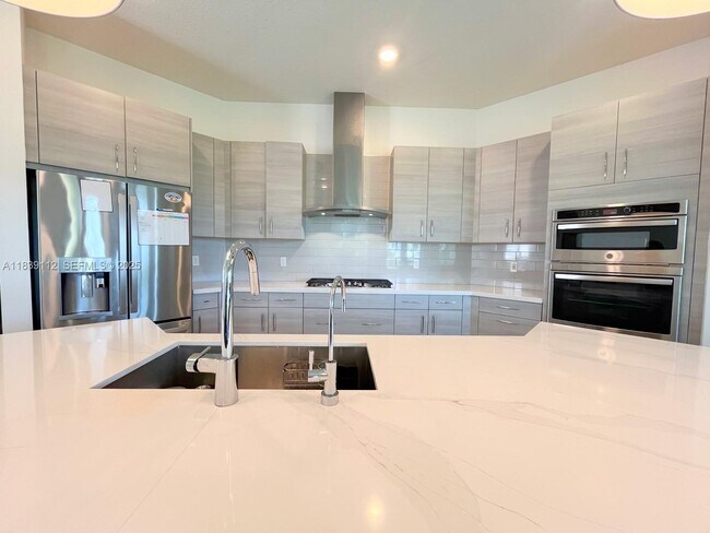 Building Photo - 10711 Aqua Ct