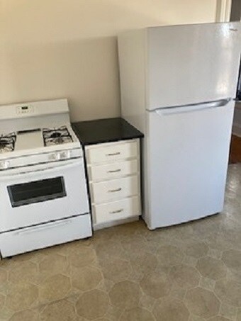 Building Photo - 87 Town Hill Ave