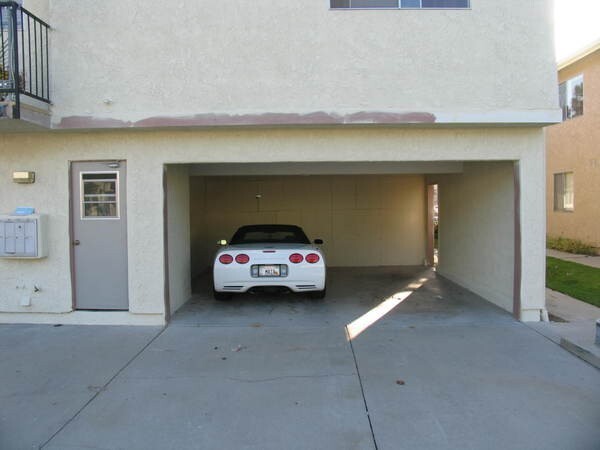 Building Photo - Spacious 2 Bedroom 1 Bath Single Story Condo