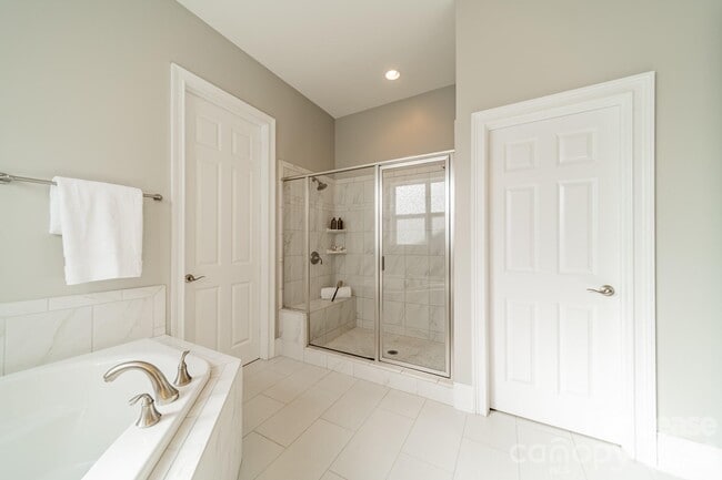 Building Photo - 15016 High Bluff Ct