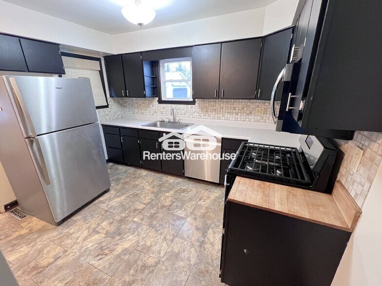 Building Photo - 5568 N Humboldt Ave