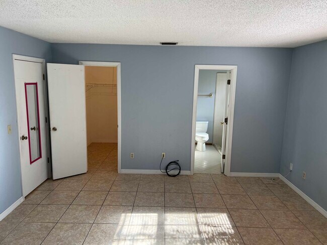 Building Photo - 33 Fernwood Lane