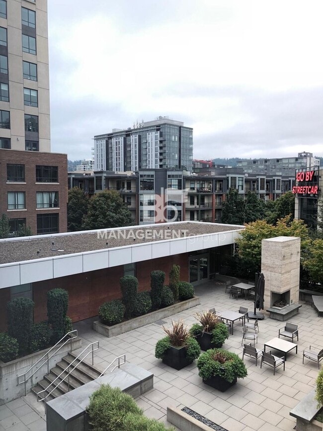Building Photo - The Metropolitan, Pearl District's only 3b...