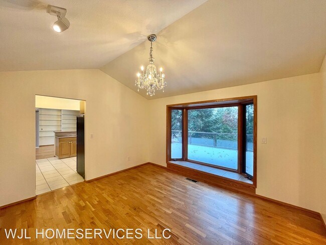 Building Photo - 4 br, 3.5 bath House - 8611 NE 26th Pl
